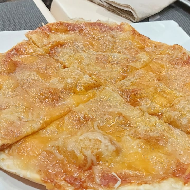 photo of Bambú Pizza Cuatro Quesos shared by @esthercasas on  19 Feb 2024 - review