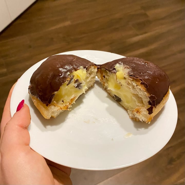 photo of Vonuts Vegan Donut Bomba Crema Y Choco shared by @tsarinaveg on  30 Jan 2024 - review