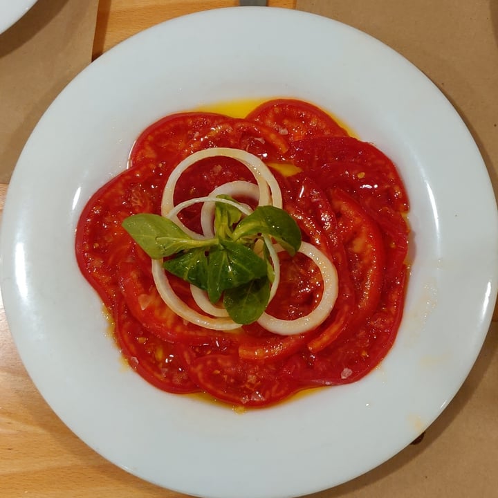 photo of Kilómetro Cero ensalada de tomate shared by @joxi on  28 Aug 2023 - review