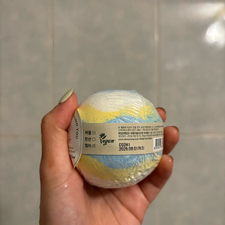 photo of Round A’Round Summer Flow Bubble Bath Bomb shared by @gxlsxy on  23 Dec 2023 - review