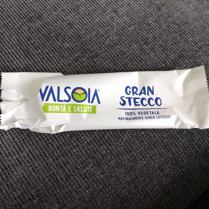 photo of Valsoia Gelato gran stecco triplo Pistacchio shared by @giorgiia on  03 Sep 2024 - review