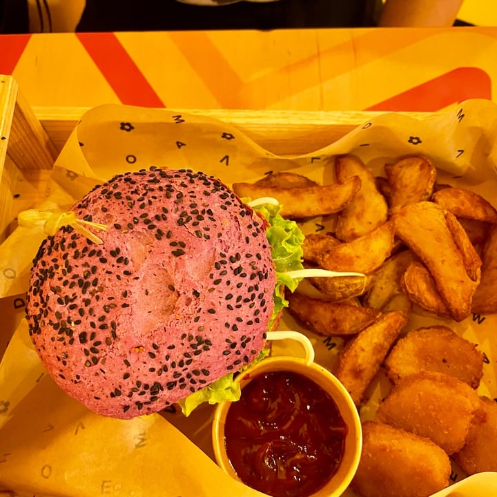 photo of Flower Burger Cherry Bomb shared by @tenny88 on  07 May 2024 - review