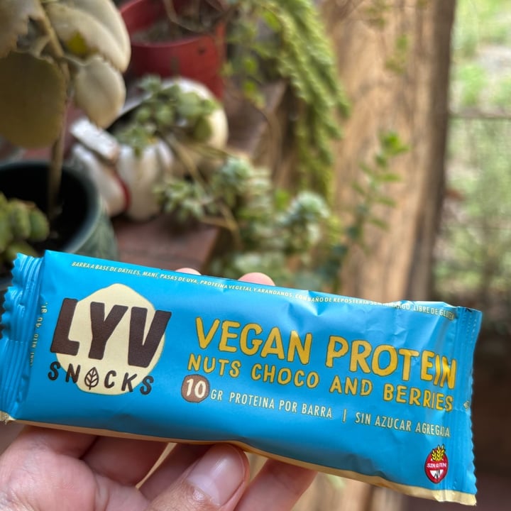 photo of Lyv snacks Barrita de datiles vegan protein nuts choco and berries shared by @vegandann on  05 Oct 2025 - review
