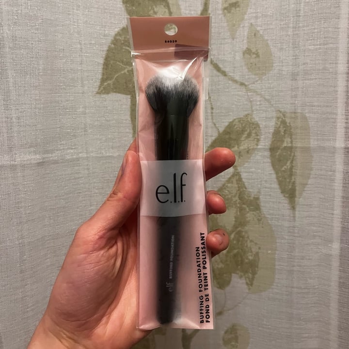 photo of e.l.f. Cosmetics Buffing Foundation Brush shared by @giuliettaveg on  28 Apr 2024 - review