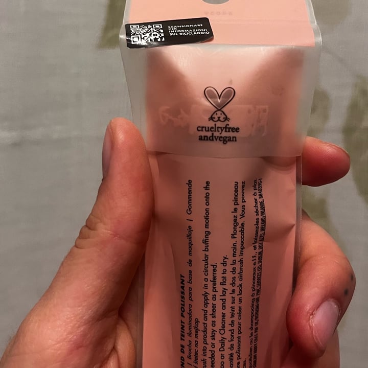 photo of e.l.f. Cosmetics Buffing Foundation Brush shared by @giuliettaveg on  28 Apr 2024 - review
