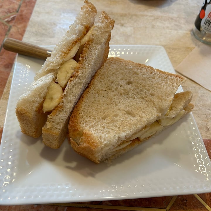 photo of Kitten Company Cafe Sandwich de mantequilla de cacahuete shared by @miguelangelgc82 on  17 Aug 2024 - review