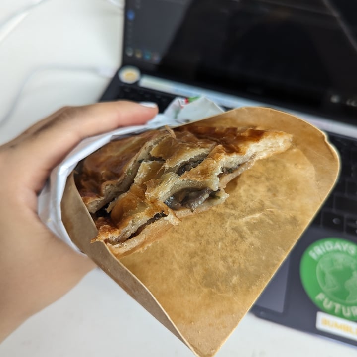 photo of Ginsters Creamy Garlic Mushroom Slice shared by @katchan on  09 Oct 2023 - review