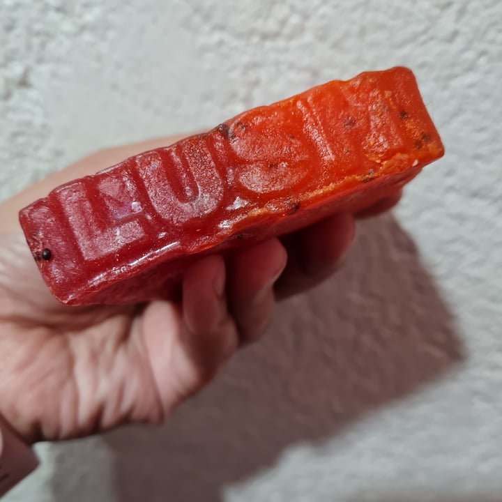 photo of LUSH Fresh Handmade Cosmetics Christmas Cranberry jabón shared by @kirara152 on  25 Dec 2023 - review