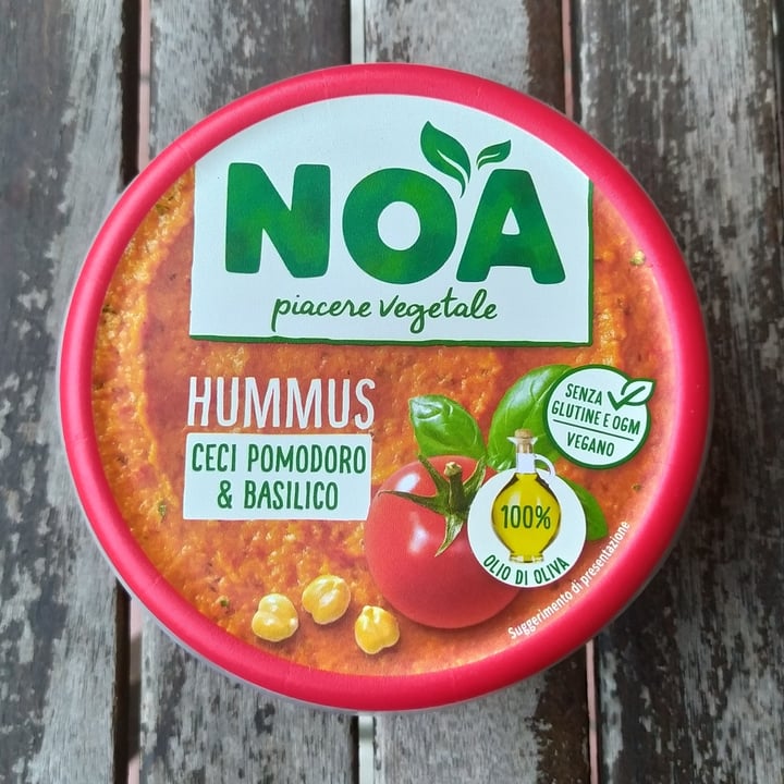 photo of Noa Hummus con Pomodori e basilico shared by @nadiavi on  05 May 2024 - review