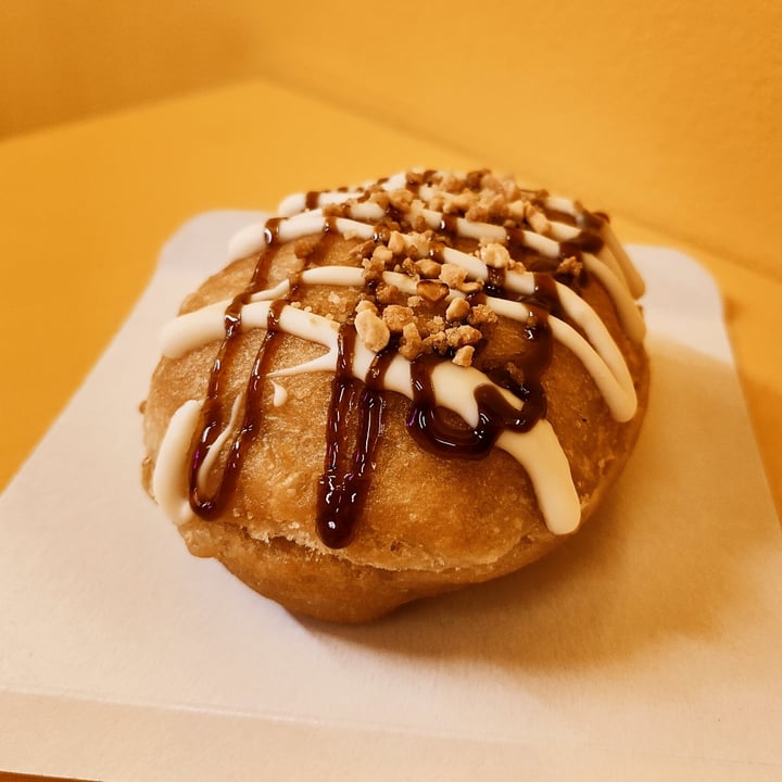 photo of Vonuts Vegan Donut de chocolate blanco y cacahuete shared by @rominaguch on  22 Dec 2023 - review
