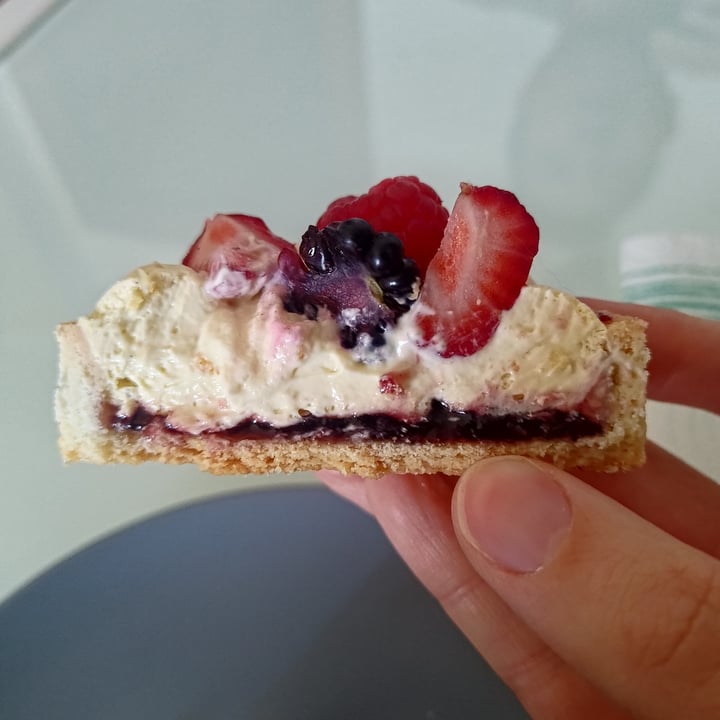 photo of Julietta Pastry and Lab Crostata alla frutta shared by @helebias on  25 Apr 2024 - review