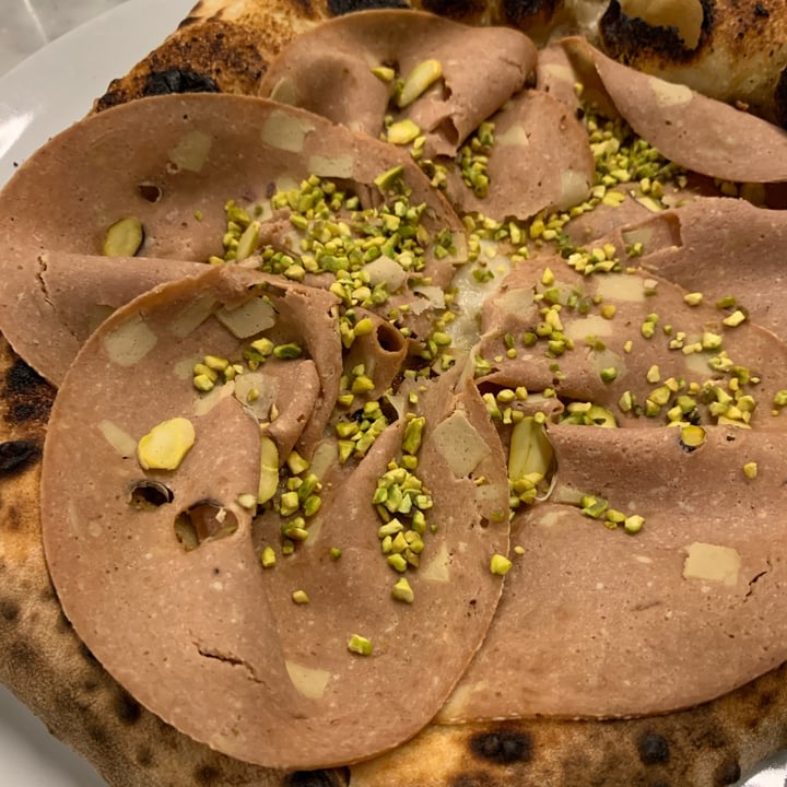 photo of Pizzeria Assaje Mortadella e pistacchio vegan shared by @isarab on  29 Mar 2024 - review