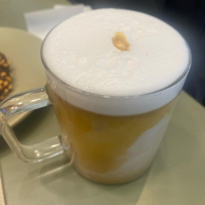 photo of Feka Pastelería iced flat white shared by @matiasmun on  06 Aug 2025 - review