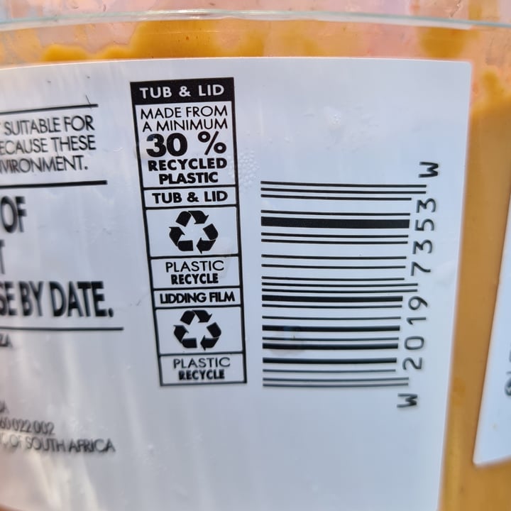 photo of Woolworths Food Roasted red pepper hummus shared by @veronicagroen on  17 Mar 2024 - review