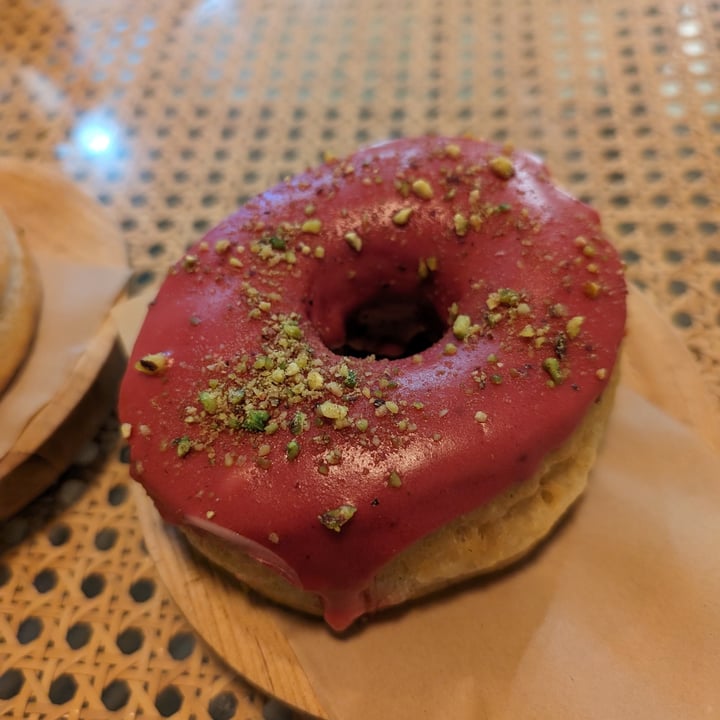 photo of Areca Bakery Donut de frambuesa shared by @emedemo on  31 Mar 2024 - review
