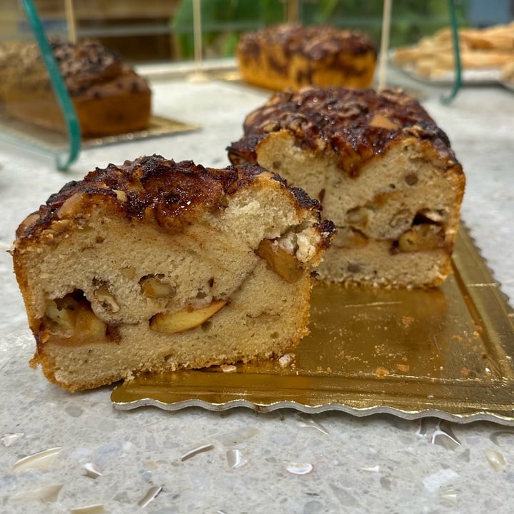 photo of Panificio Rasparini Plumcake alle mele caramellate e noci shared by @chiararas92 on  19 Nov 2024 - review