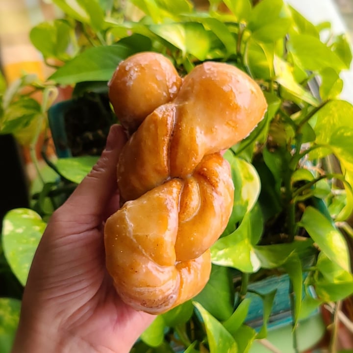 photo of Baker Benji's Vegan Glazed Twist Donut shared by @agreene428 on  27 Mar 2024 - review