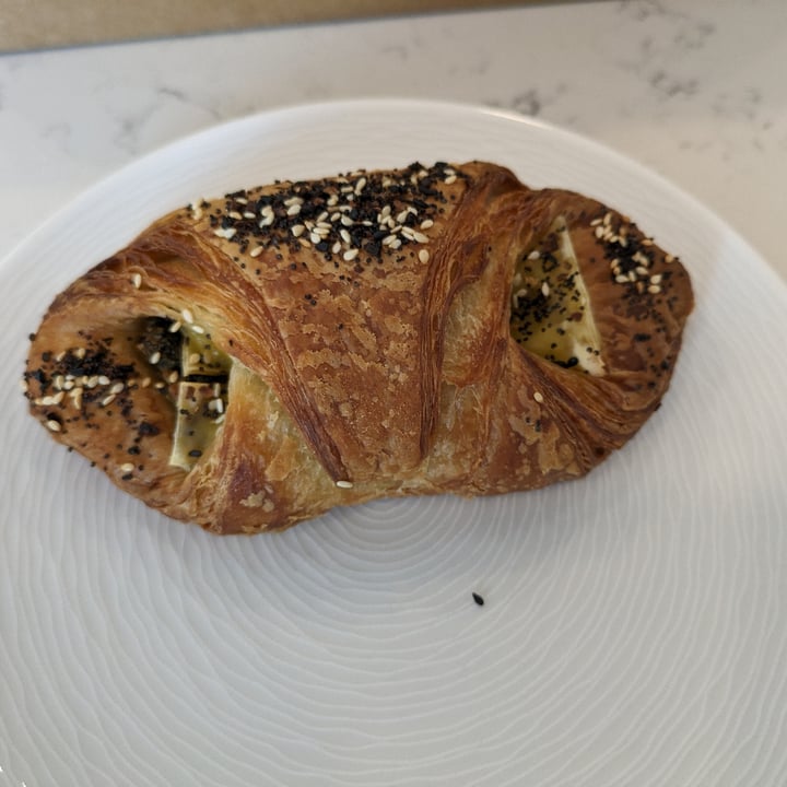 photo of Happy Little Treats Pesto Cheese Croissant shared by @edav334 on  01 May 2024 - review