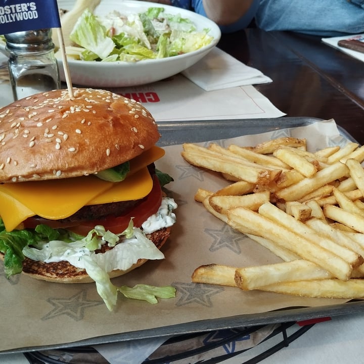 photo of Foster's Hollywood Hamburguesa Veggie shared by @rosaliab on  06 Apr 2024 - review