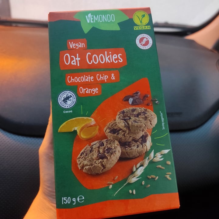 photo of Vemondo vegan oat cookies chicolate chip and orange shared by @scatolettadiceci on  03 May 2024 - review