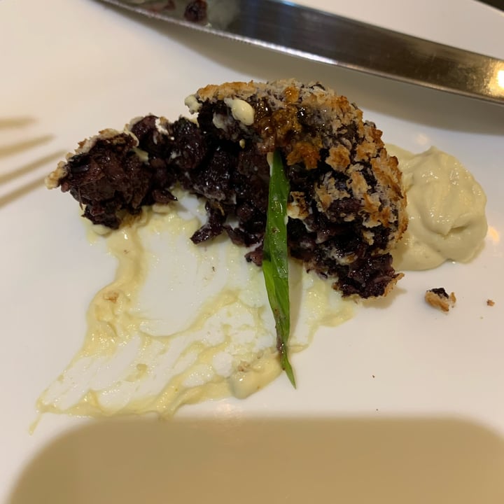 photo of Restaurante Alquimia Bolinho de Arroz Negro shared by @cr-vegan on  09 Nov 2023 - review