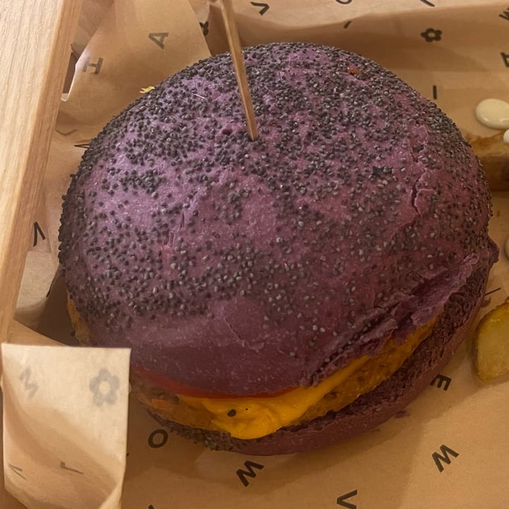 photo of Flower Burger Purple Cheesy shared by @venturahighway on  19 Apr 2024 - review
