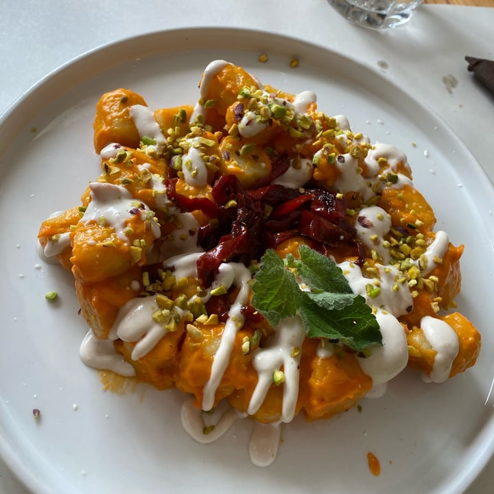 photo of Nativa Ristorante Gnocchetti Senatore Cappelli con crema di peperone, panna di anacardi e pistacchi di Bronte tostati shared by @oceanideserti on  15 Dec 2024 - review