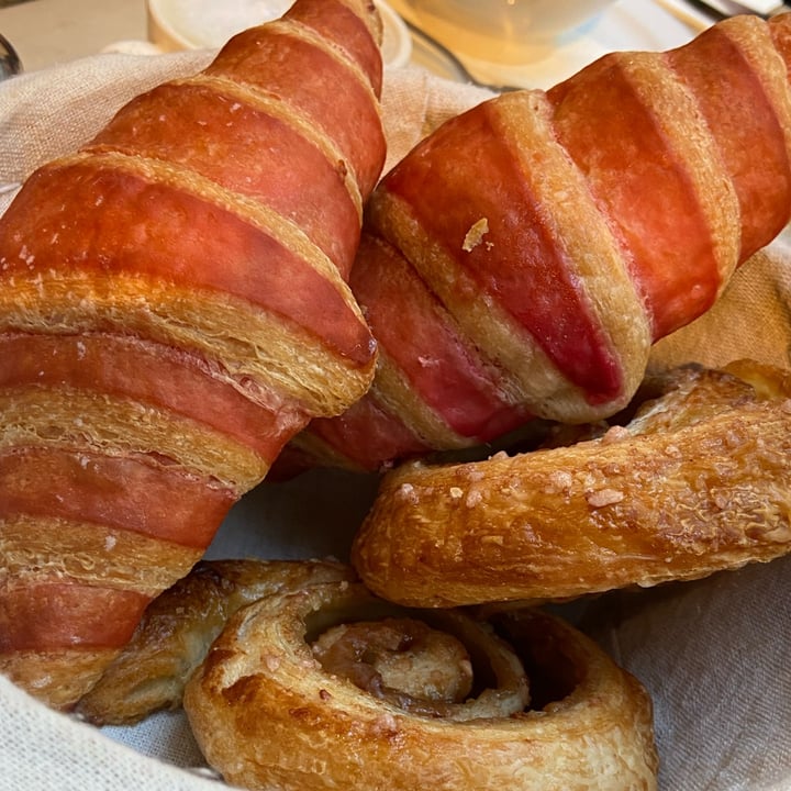 photo of Le Pain Quotidien Croissant Hibiscus shared by @fxk on  26 Nov 2023 - review