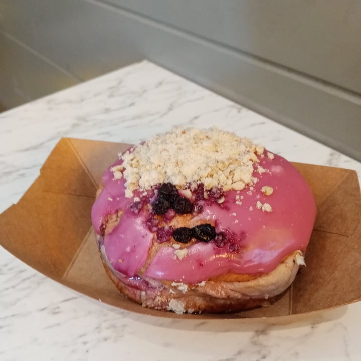 photo of The Rolling Donut Kiosk Blueberry Crumble shared by @laura1970 on  16 May 2024 - review