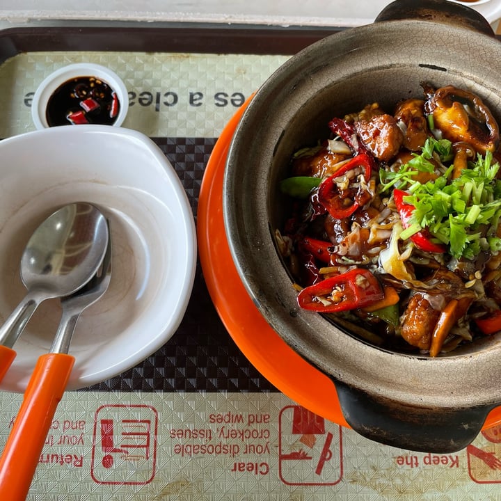 photo of Berseh Food Centre kungpao braised chicken claypot shared by @sudeekshna on  21 Mar 2024 - review