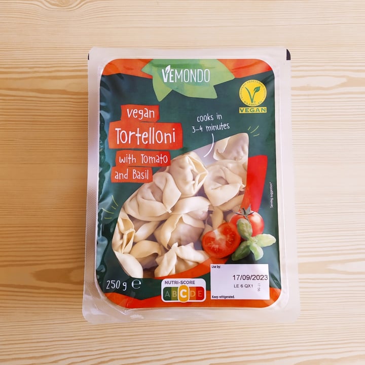 photo of Vemondo Vegan Tortelloni With Tomato And Basil shared by @rominaguch on  14 Oct 2023 - review