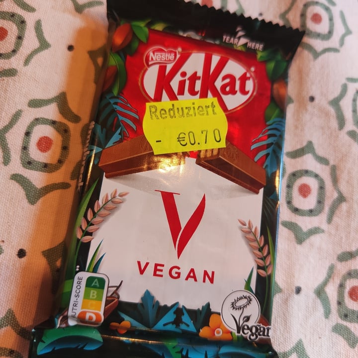 photo of Kitkat Kit Kat Vegan shared by @botanicalcastle on  03 Apr 2024 - review