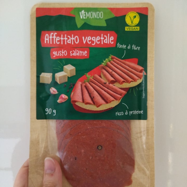 photo of Vemondo Affettato Vegetale Gusto Salame shared by @martinadigabriele on  09 Jan 2024 - review