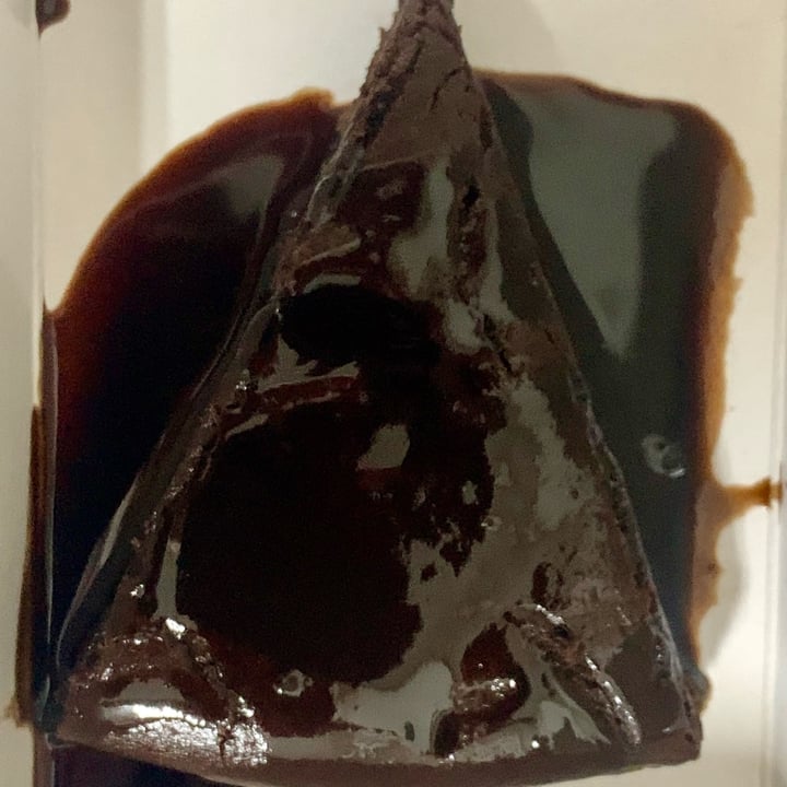 photo of Açougue vegano Brownie com Calda de Chocolate shared by @vimauro on  04 Oct 2025 - review