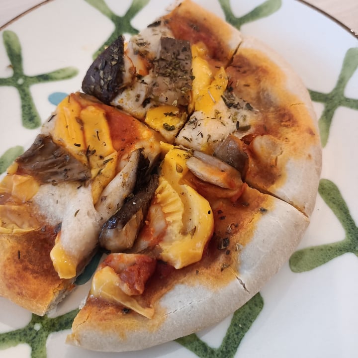 photo of Che Vegan café Pizza Con Setas shared by @tanialba on  17 Nov 2024 - review