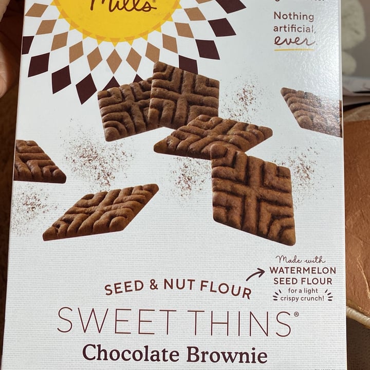 photo of Simple Mills Chocolate Brownie Sweet Thins shared by @ivyridgevegan on  11 Dec 2023 - review
