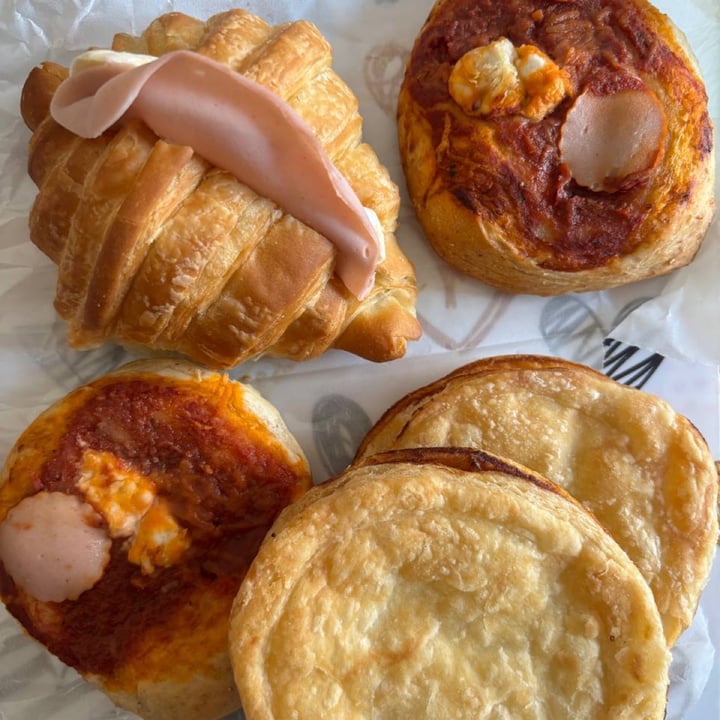 photo of Sienda Boutique Pâtisserie Mignon, croissant, salato shared by @floriana on  11 Jul 2025 - review