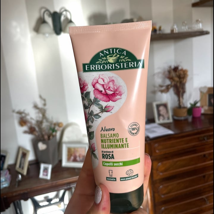 photo of Antica erboristeria balsamo nutriente e illuminante alla rosa shared by @elisatosi on  14 May 2024 - review