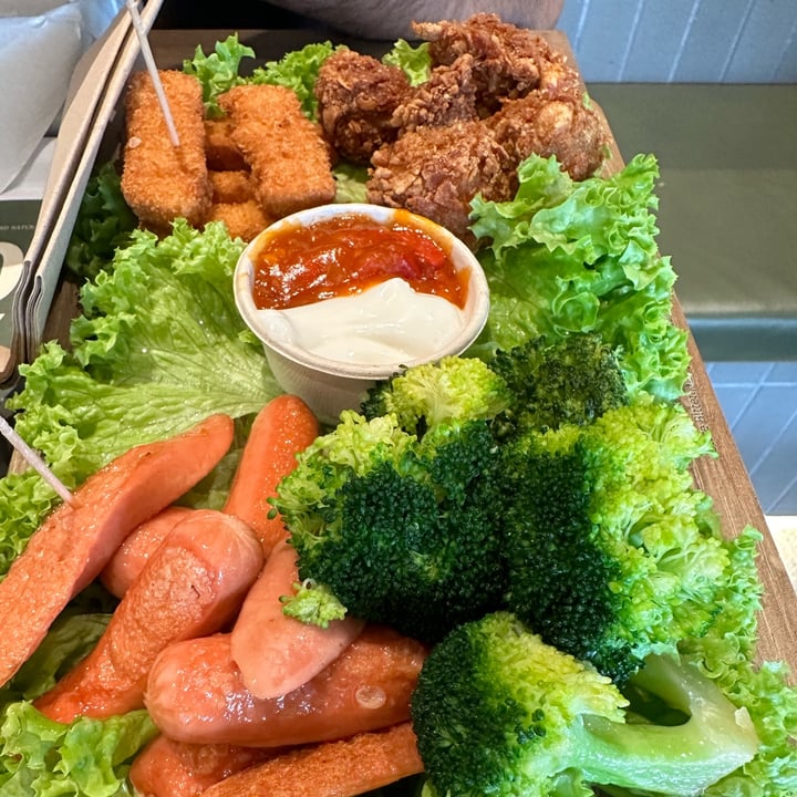 photo of VeganBurg Singapore Sides Platter shared by @jas-veg on  27 Jul 2024 - review