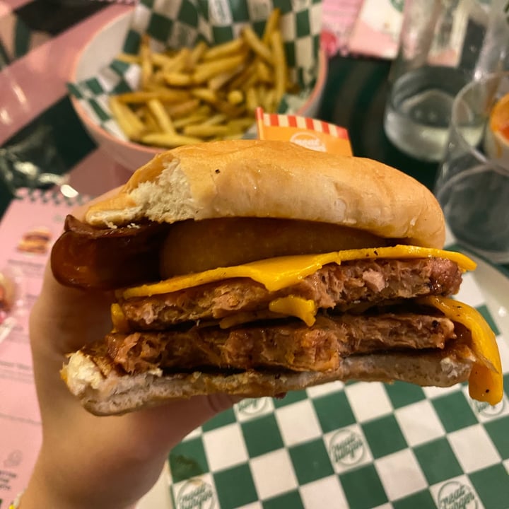 photo of Neat Burger Milano | Porta Venezia Double Bacon BBQ Burger shared by @emmis on  25 Oct 2024 - review