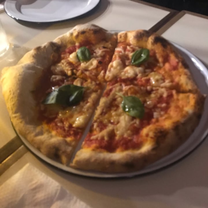 photo of Fiorentina Villa Crespo Pizza Margherita Vegana shared by @rolinga on  16 Apr 2025 - review