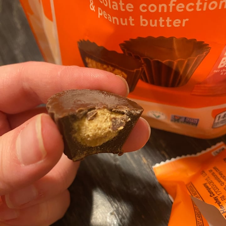 photo of Reese's Plant Based miniature cups shared by @friendlyvegan on  15 Apr 2024 - review