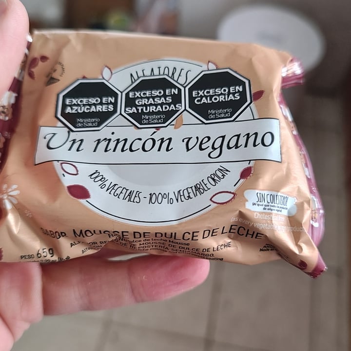 photo of Un Rincón Vegano Alfajor sabor Mousse de Dulce de Leche shared by @agustinnavarra on  28 Sep 2025 - review