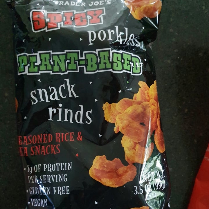 photo of Trader Joe's Spicy porkless plant-based snack rinds shared by @anistavrou on  17 Oct 2023 - review