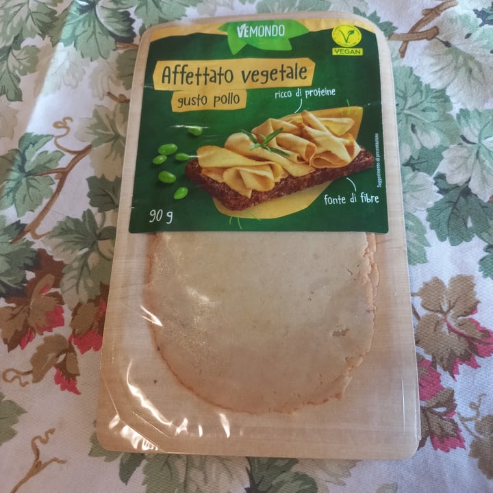 photo of Vemondo Affettato Vegetale Gusto Pollo shared by @justjesss on  12 Feb 2024 - review