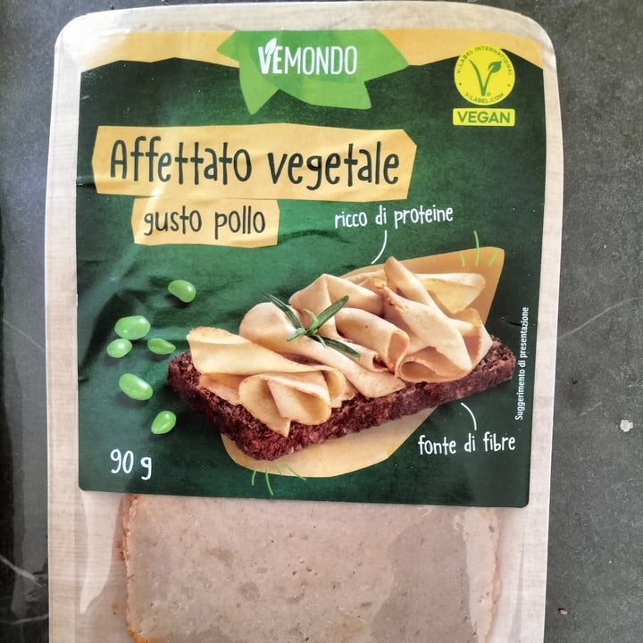photo of Vemondo Affettato Vegetale Gusto Pollo shared by @stefaniaor on  07 Jan 2024 - review
