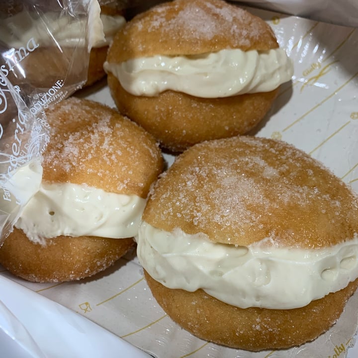 photo of I Dolci di Hera graffa con crema chantilly shared by @coloratantonella on  23 Sep 2023 - review