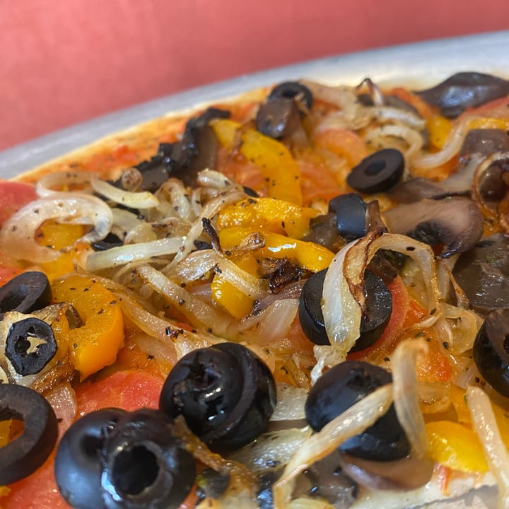 photo of Pambrinos Pizza Pizza vegana shared by @sinaeisra on  03 Sep 2025 - review