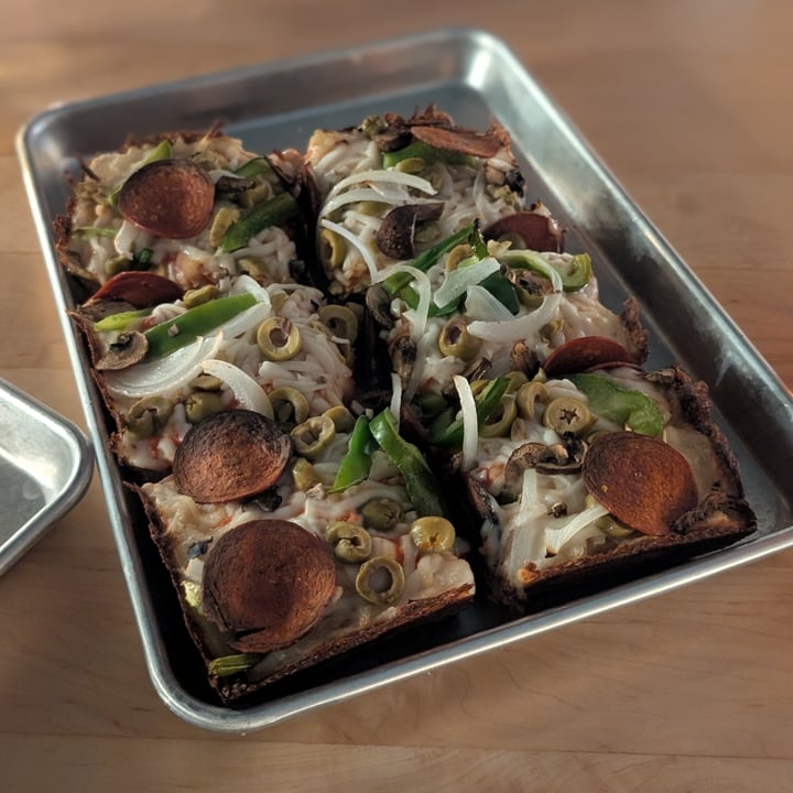 photo of Wrecktangle Pizza Vegan Veggie Lovers With Phony'roni shared by @iszy on  10 Oct 2025 - review