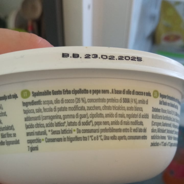 photo of Vegan Island Spring onion & cracked black pepper spread shared by @rosso-di-sara on  27 Jun 2024 - review